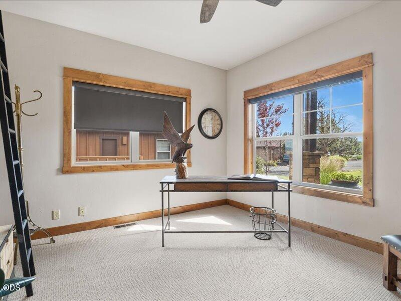 360 Vista Rim Drive Redmond, OR 97756 - Photo 24 of 147