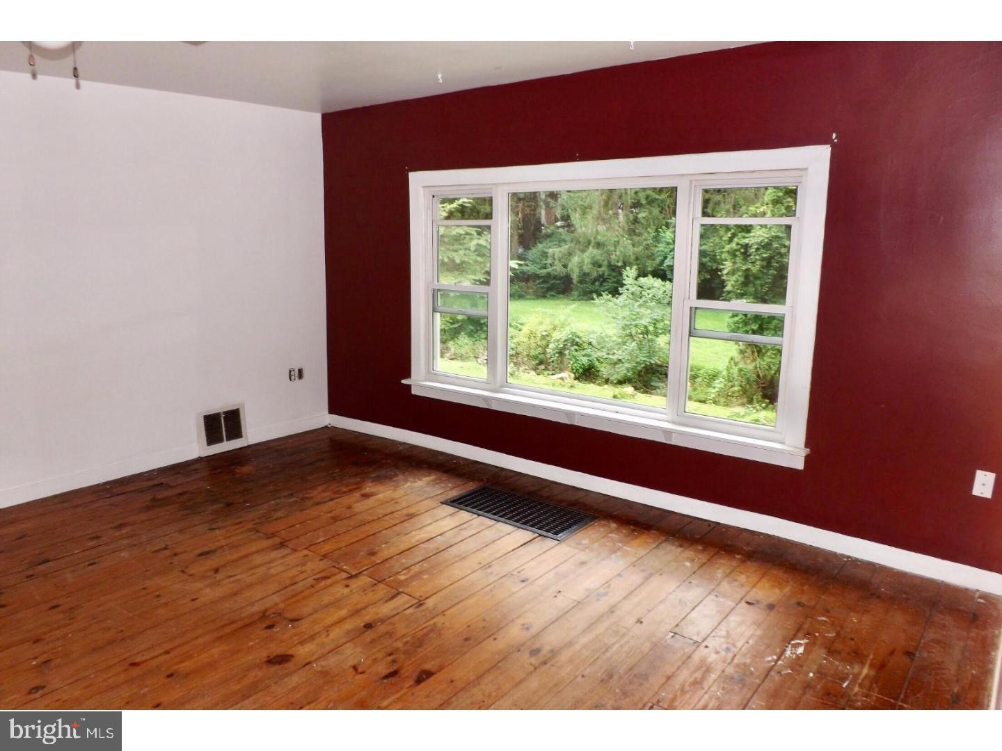 451 Shelbourne Road Reading, PA 19606 - Photo 4 of 6 Gallery Image 4