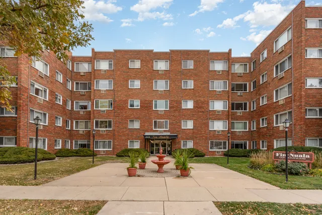 $100,000 | 222 Madison Street, Unit 404, Joliet, IL 60435
