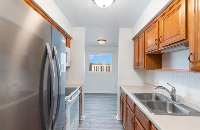 $100,000 | 222 Madison Street, Unit 404, Joliet, IL 60435