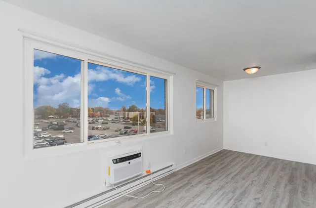 $100,000 | 222 Madison Street, Unit 404, Joliet, IL 60435