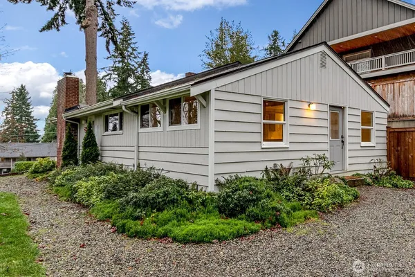 $1,525 | 1140 Northeast Wing Point Way, Unit B, Bainbridge Island, WA 98110