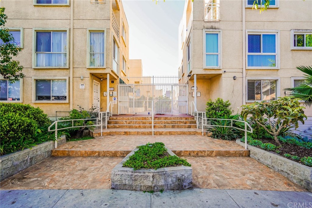 116 West Maple Street, Unit 6 Glendale, CA 91204 - Photo 2 of 61