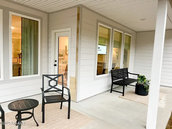 $2,700 | 132 Belle Lake Drive, Lafayette, LA 70506