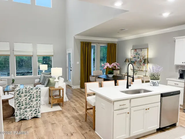 $2,700 | 132 Belle Lake Drive, Lafayette, LA 70506