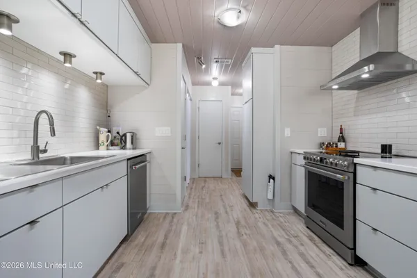 $497,750 | 527 Front Beach Drive, Unit 20, Ocean Springs, MS 39564