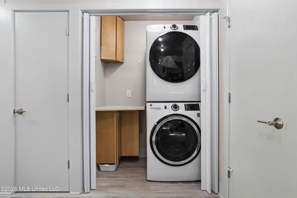 $497,750 | 527 Front Beach Drive, Unit 20, Ocean Springs, MS 39564