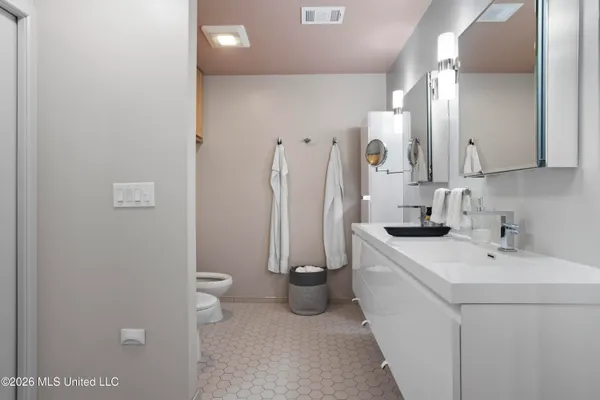 $497,750 | 527 Front Beach Drive, Unit 20, Ocean Springs, MS 39564
