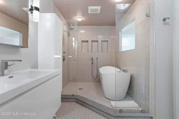 $497,750 | 527 Front Beach Drive, Unit 20, Ocean Springs, MS 39564