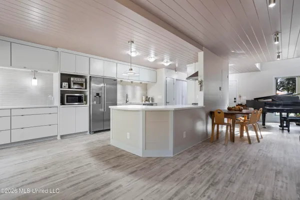 $497,750 | 527 Front Beach Drive, Unit 20, Ocean Springs, MS 39564