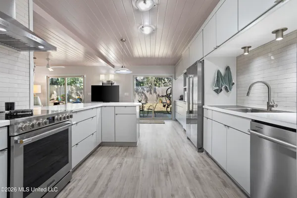 $497,750 | 527 Front Beach Drive, Unit 20, Ocean Springs, MS 39564