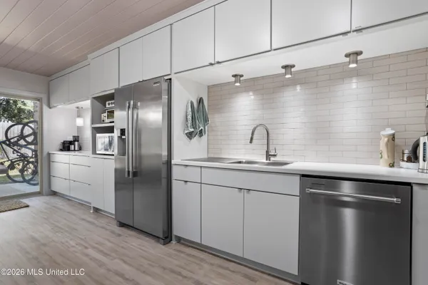 $497,750 | 527 Front Beach Drive, Unit 20, Ocean Springs, MS 39564