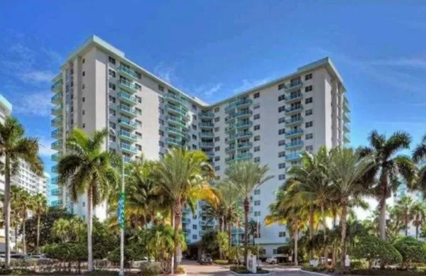 $2,400 | 3801 South Ocean Drive, Unit 7Q, Hollywood, FL 33019