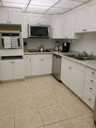 $2,400 | 3801 South Ocean Drive, Unit 7Q, Hollywood, FL 33019