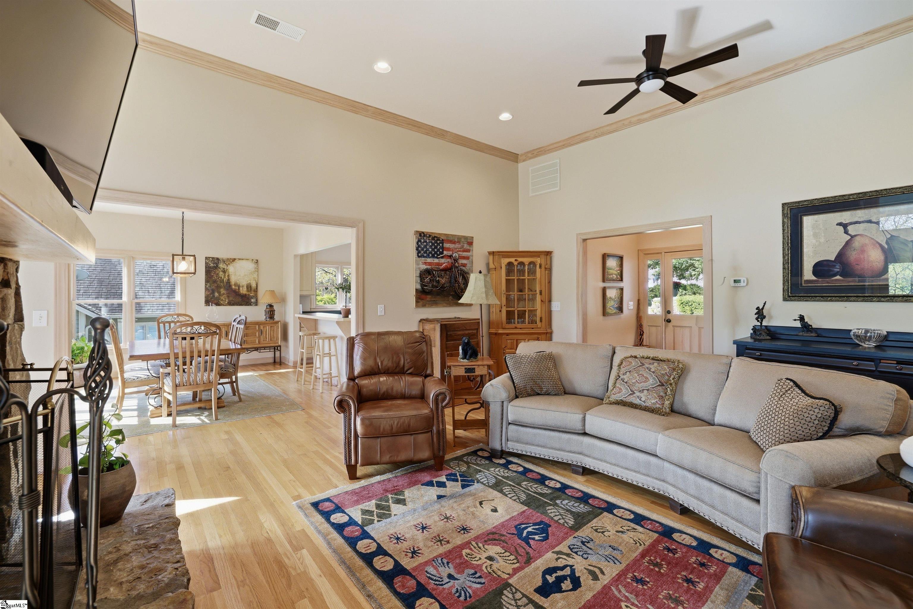 121 Raptor Way Landrum, SC 29356 - Photo 4 of 28