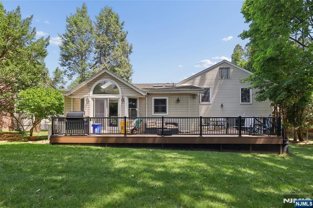 384 Rutland Avenue Teaneck, NJ 07666 - Photo 32 of 36