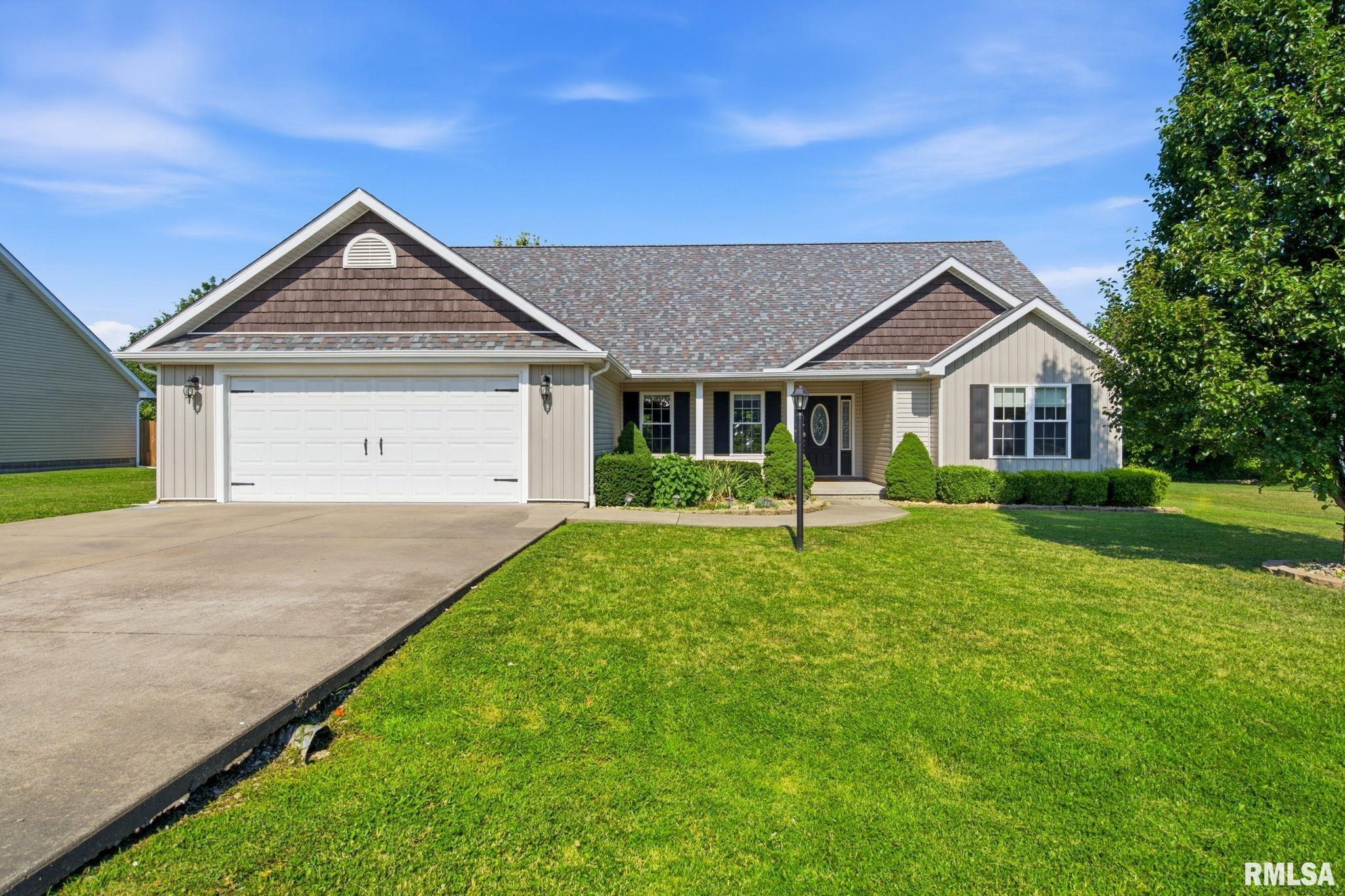 407 Prince Lane Herrin, IL 62948 - Photo 1 of 33