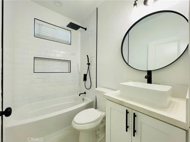 an empty room with closet and a ceiling fan