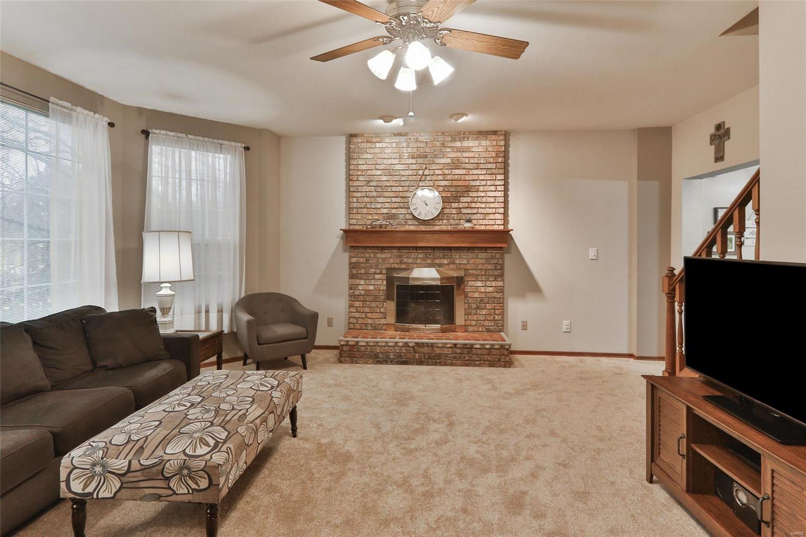 930 Cleta Drive Ballwin, MO 63021 - Photo 6 of 30 Gallery Image 6