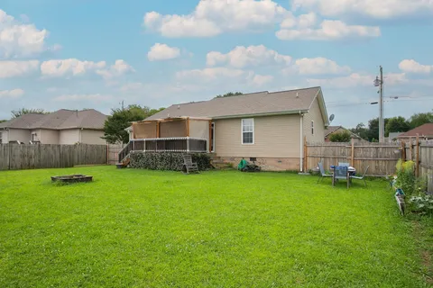 a view of a house with a backyard