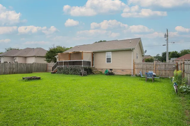 a view of a house with a backyard