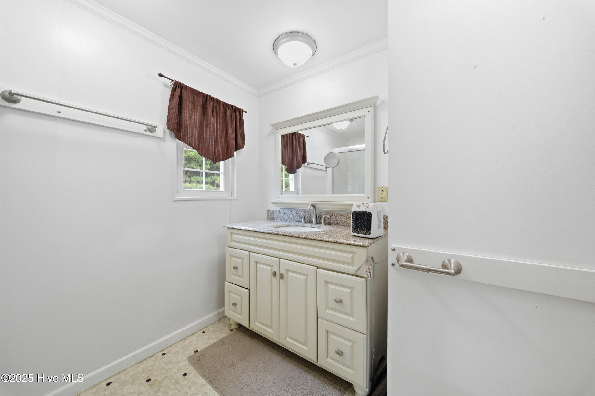 632 Ambrose Road Creswell, NC 27928 - Photo 19 of 36 Master Bath