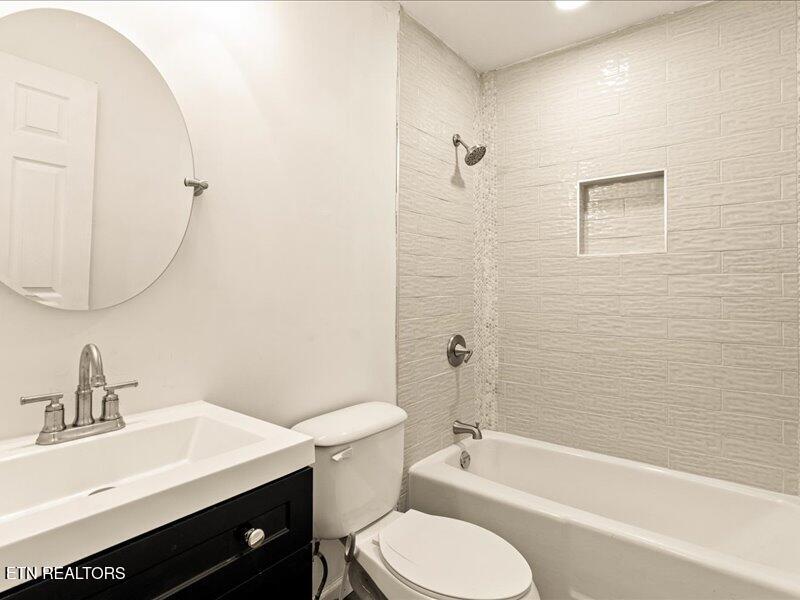 1916 Rosedale Avenue Knoxville, TN 37915 - Photo 12 of 20 12-Full Bath