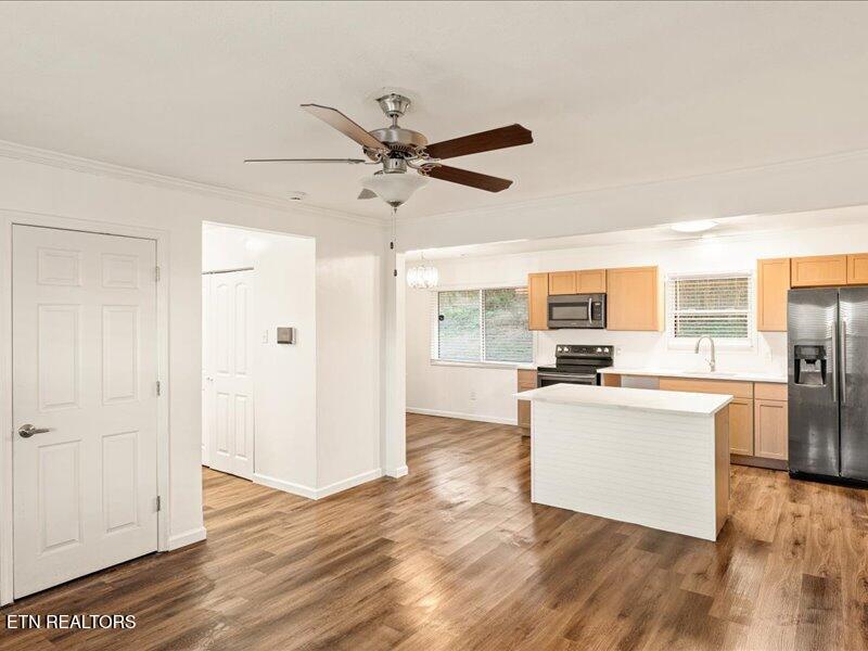 1916 Rosedale Avenue Knoxville, TN 37915 - Photo 3 of 20 03-Living Room