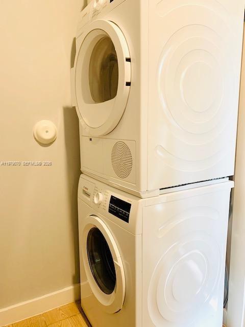 619 Meridian Avenue, Unit 4 Miami Beach, FL 33139 - Photo 20 of 30 a utility room with dryer and washer