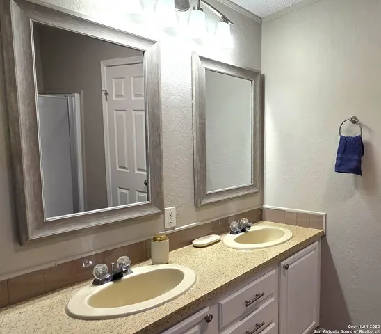 $215,000 | 1361 County Road 773, Devine, TX 78016