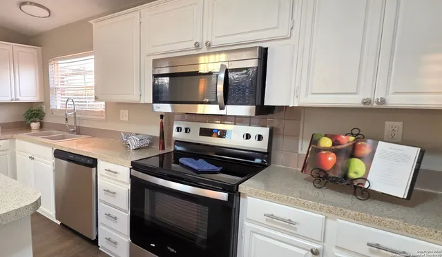 $215,000 | 1361 County Road 773, Devine, TX 78016