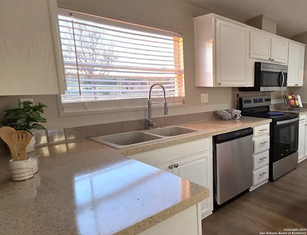 $215,000 | 1361 County Road 773, Devine, TX 78016