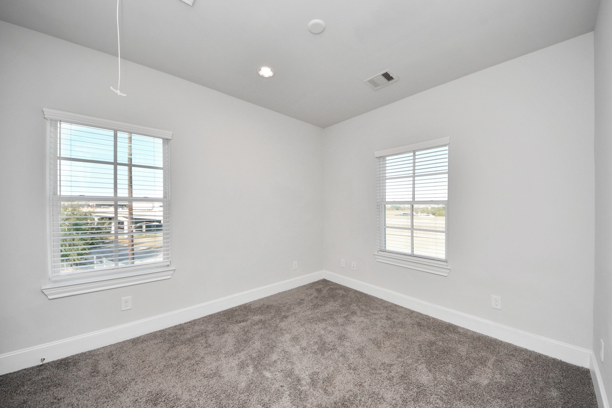 826 Cage Street Houston, TX 77020 - Photo 25 of 45 an empty room with a window