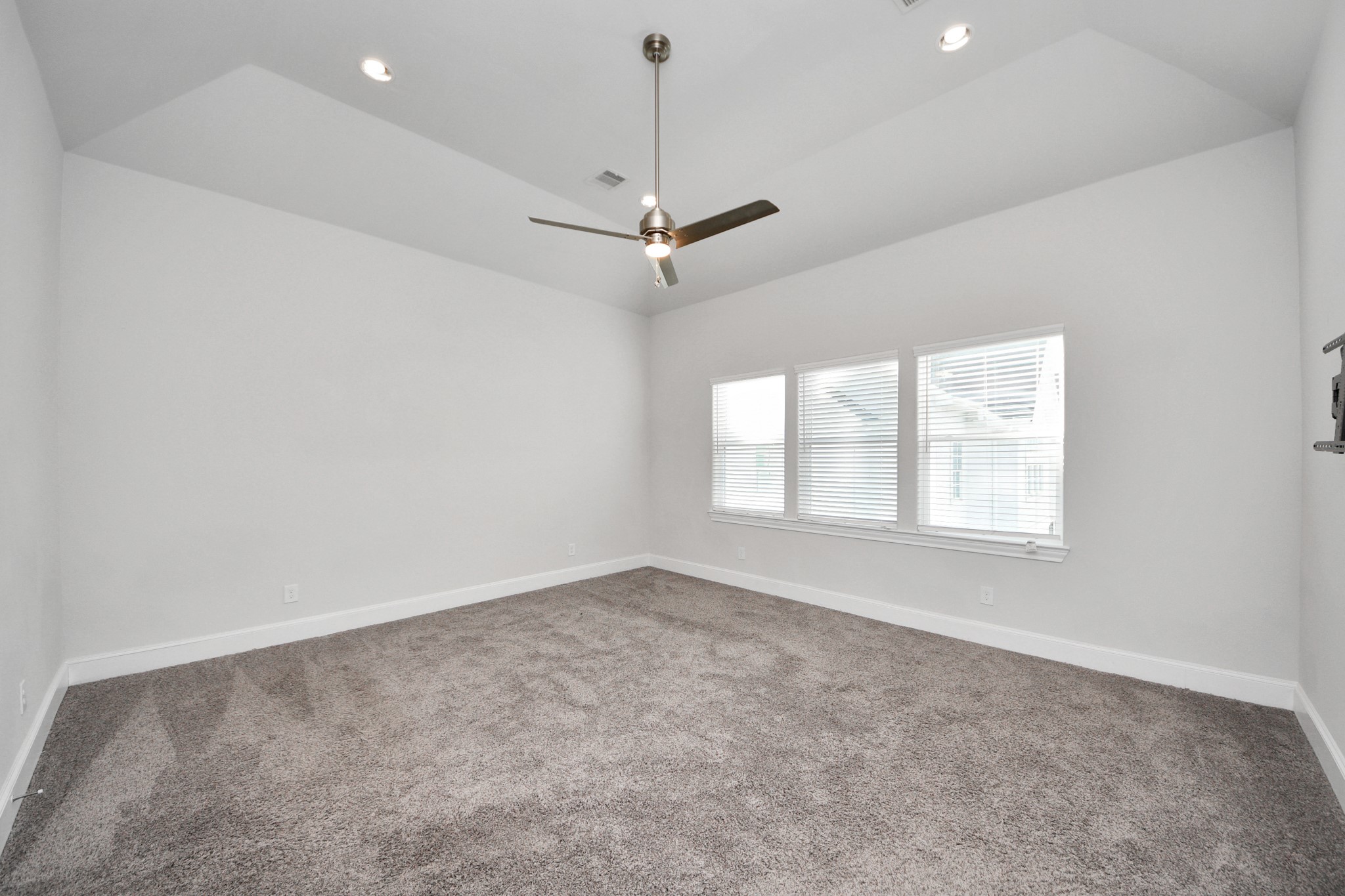 826 Cage Street Houston, TX 77020 - Photo 29 of 45 an empty room with a window and a fan