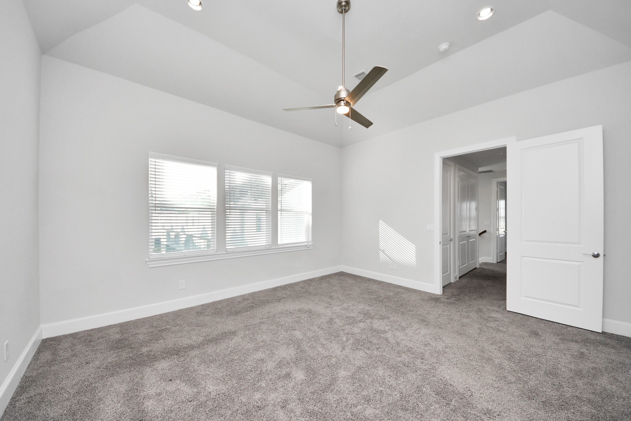 826 Cage Street Houston, TX 77020 - Photo 31 of 45 a view of an empty room with a window