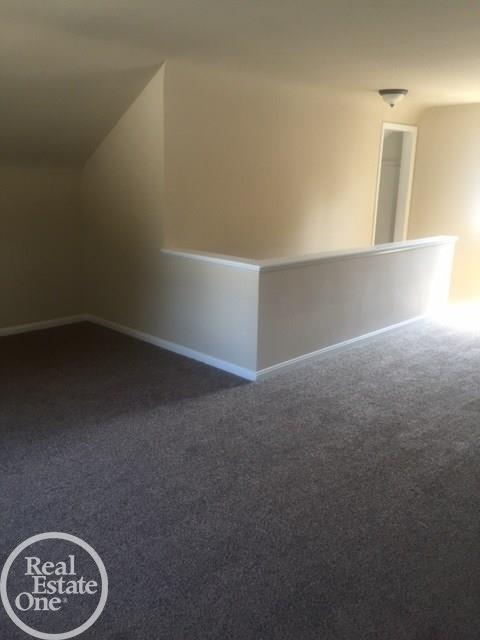 1830 Newcastle Road Grosse Pointe Woods, MI 48236 - Photo 17 of 27