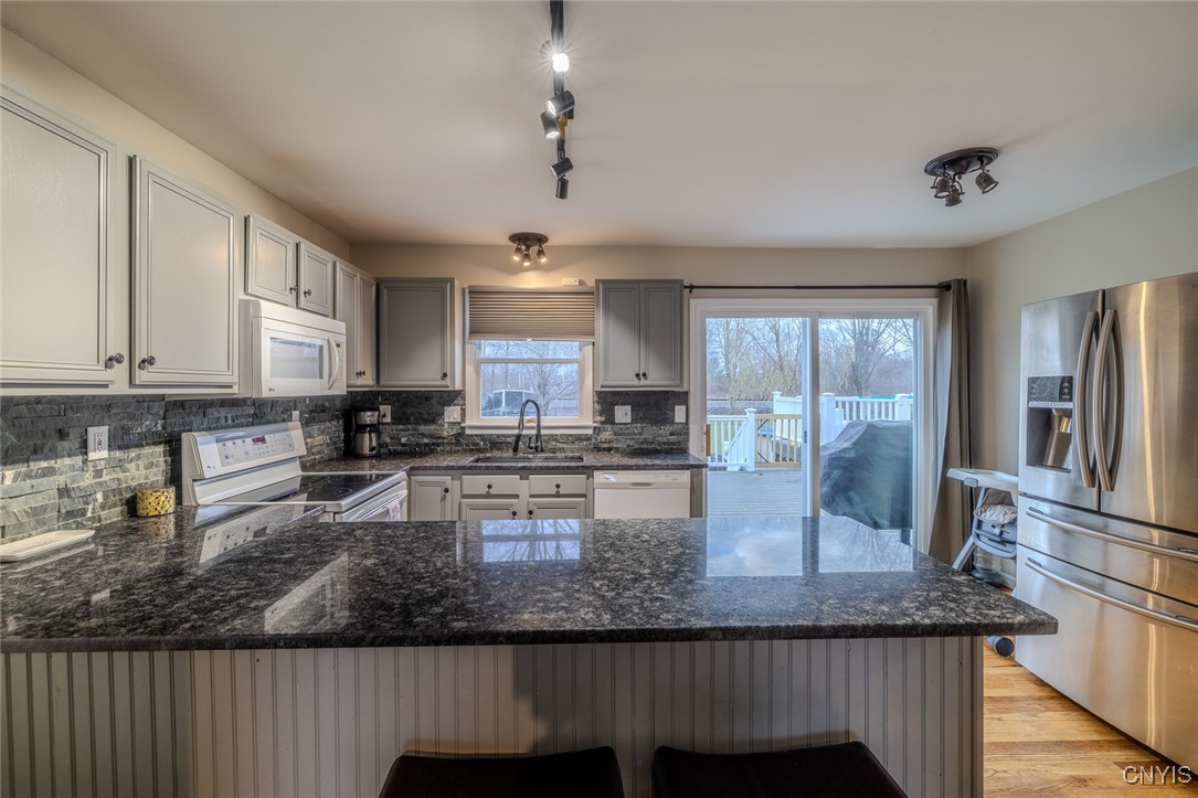 9495 Bear Springs Road Cicero, NY 13029 - Photo 6 of 29