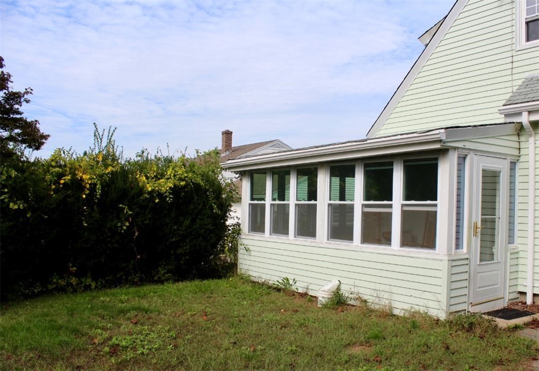 67 School Street Westerly, RI 02891 - Photo 3 of 29