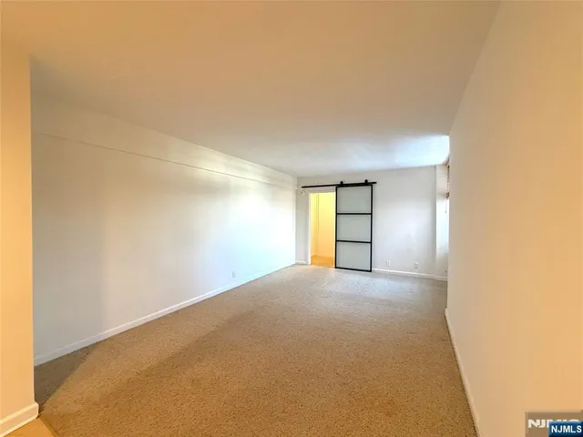 $1,575 | 3091 Edwin Avenue, Unit 3D, Fort Lee, NJ 07024