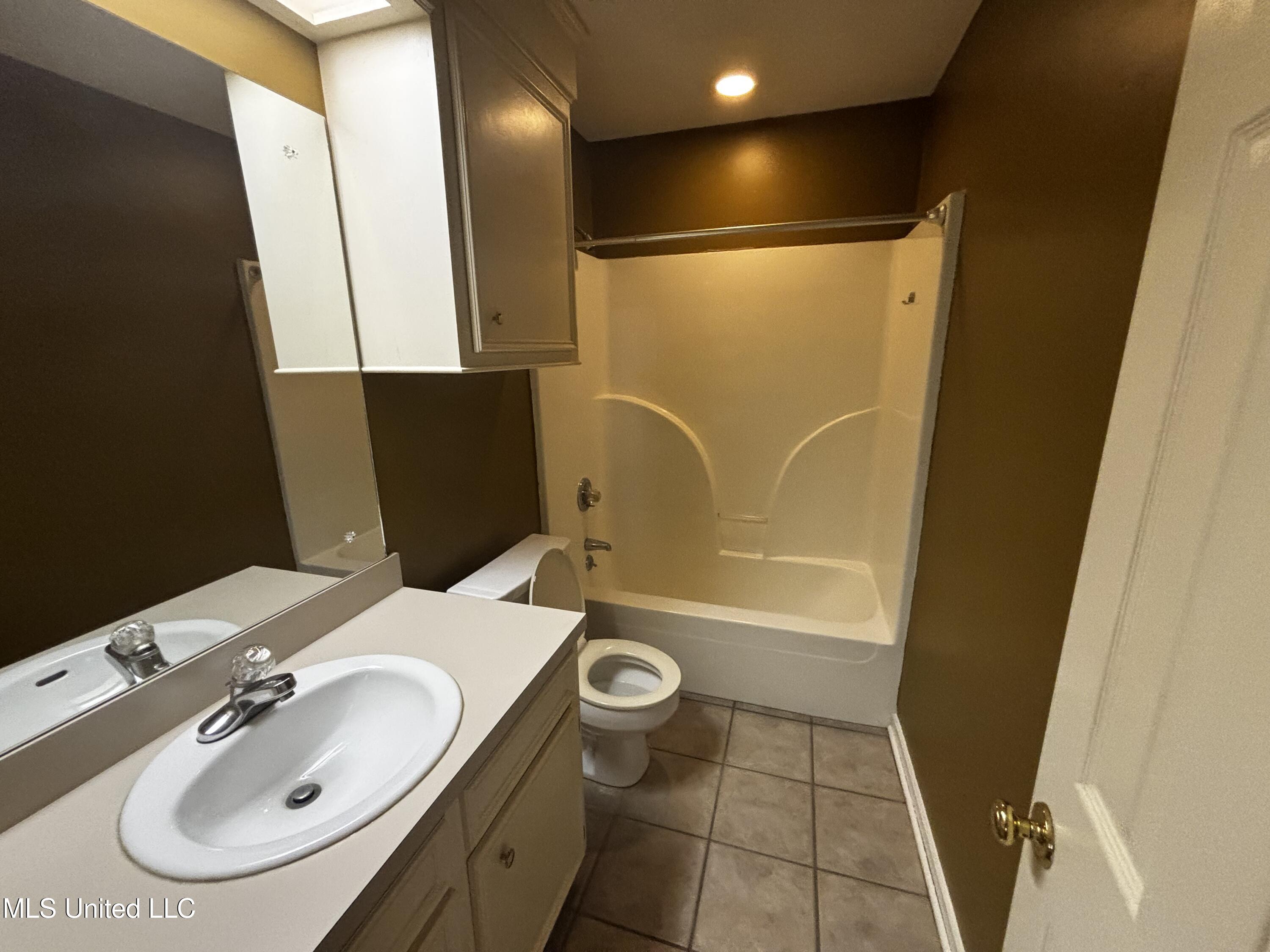 196 Cobblestone Drive Madison, MS 39110 - Photo 6 of 12 Photo Apr 08 2025, 2 26 53 PM