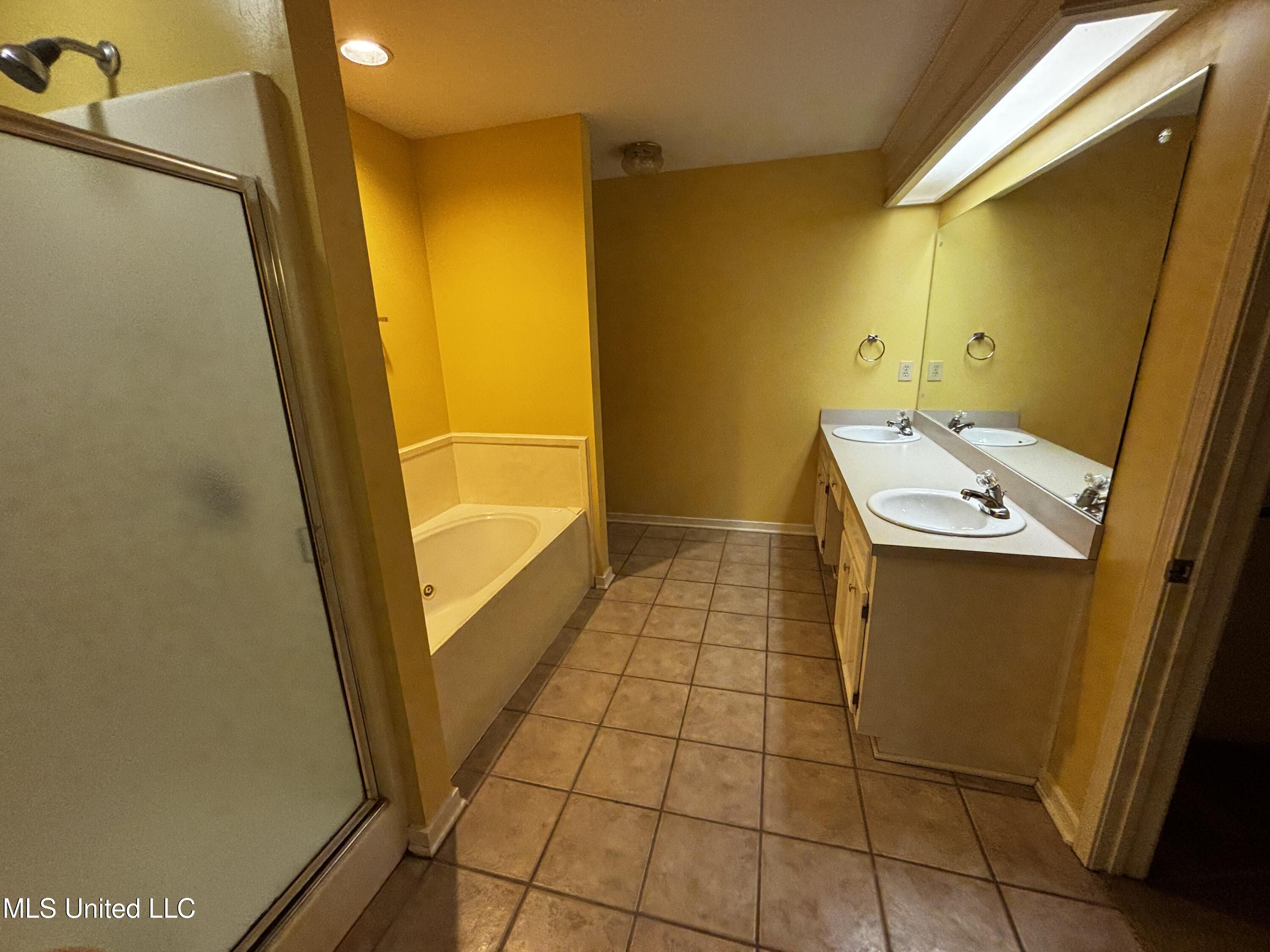 196 Cobblestone Drive Madison, MS 39110 - Photo 9 of 12 Photo Apr 08 2025, 2 27 40 PM