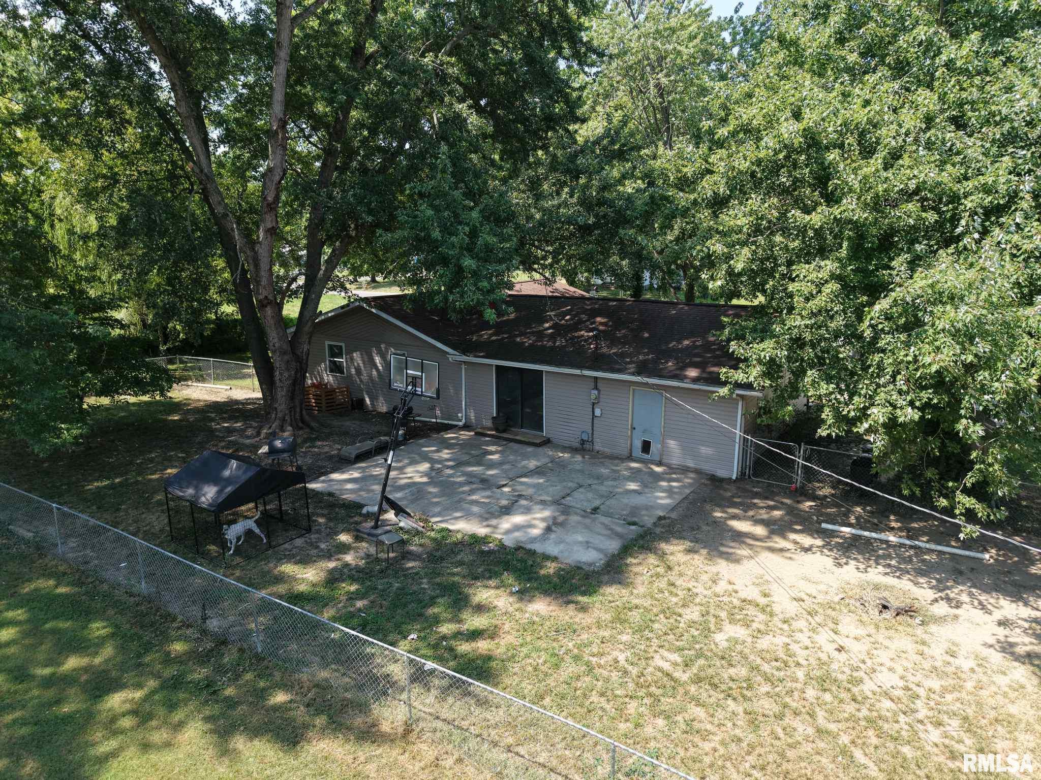 208 North Brown Street Benton, IL 62812 - Photo 4 of 19