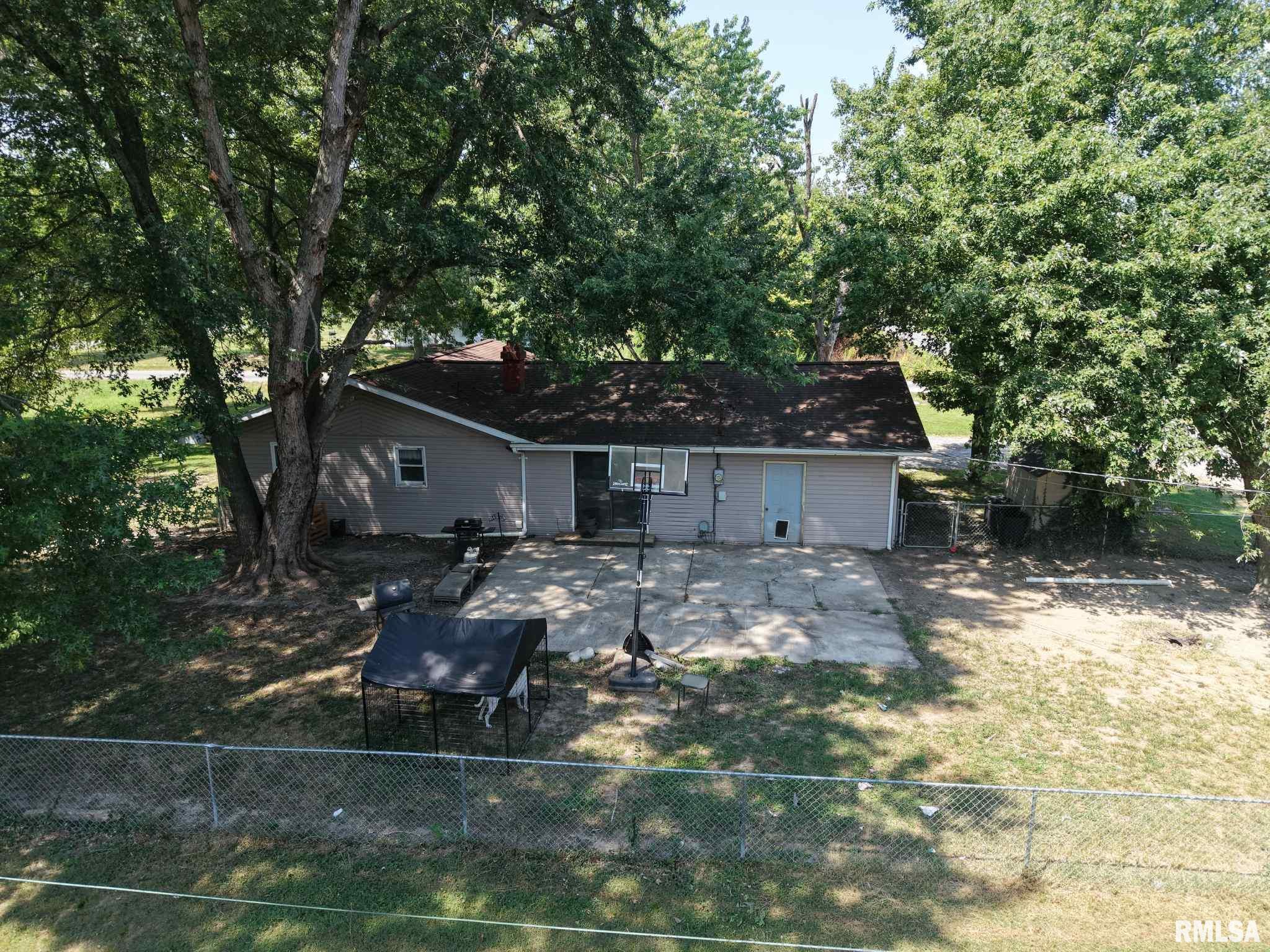 208 North Brown Street Benton, IL 62812 - Photo 5 of 19