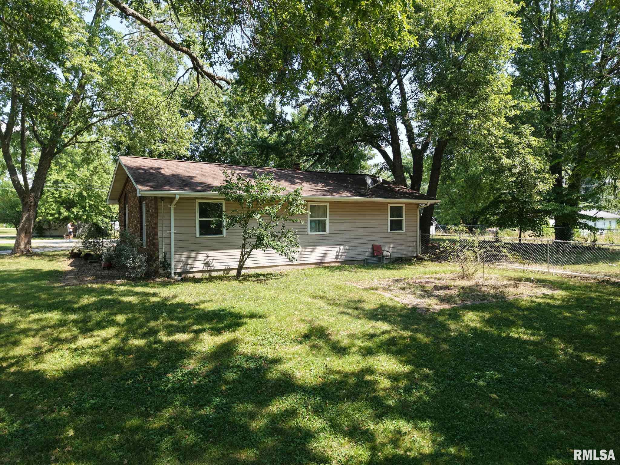 208 North Brown Street Benton, IL 62812 - Photo 6 of 19