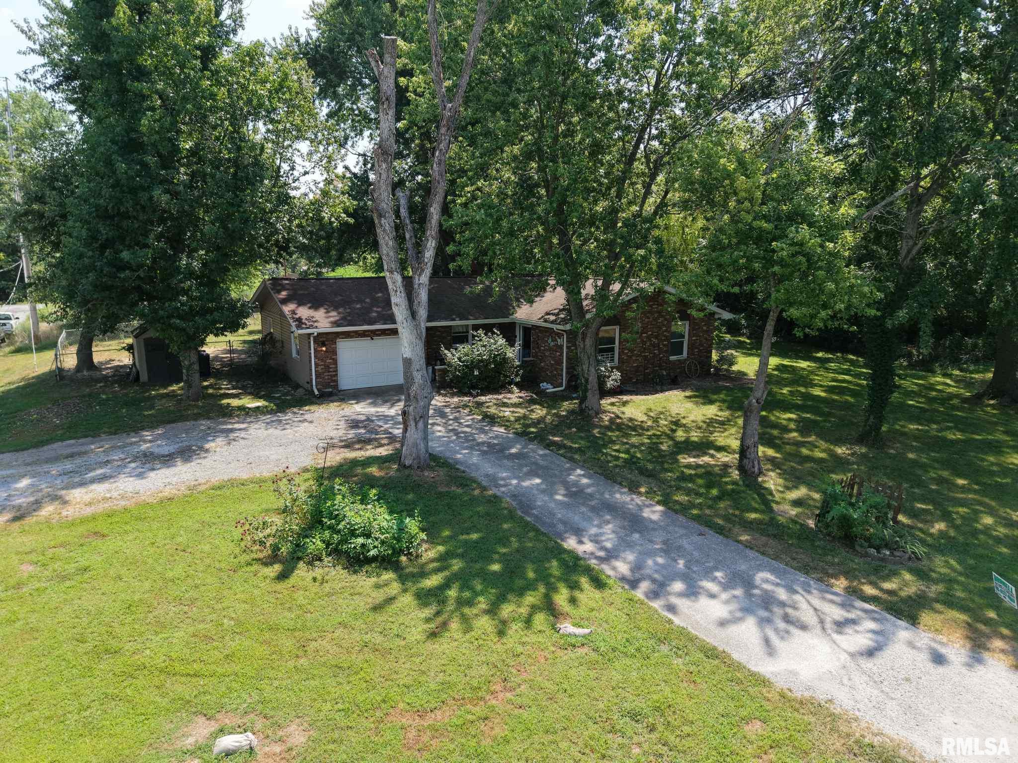 208 North Brown Street Benton, IL 62812 - Photo 7 of 19