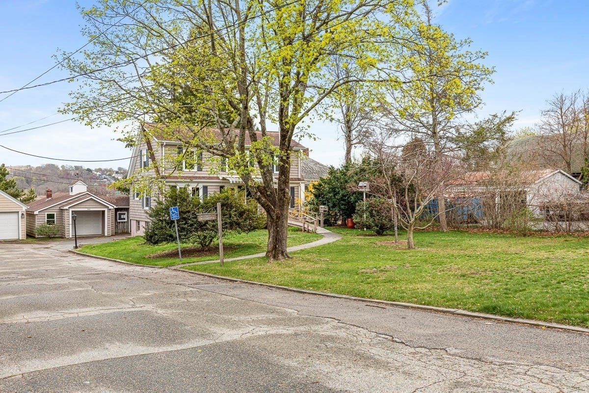 1292 Riverside Avenue Somerset, MA 02726 - Photo 4 of 40 Gallery Image 4