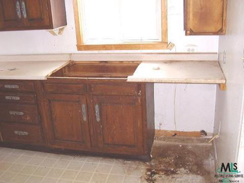 5325 13 Mile Road Warren, MI 48092 - Photo 4 of 12 255704-3.JPG