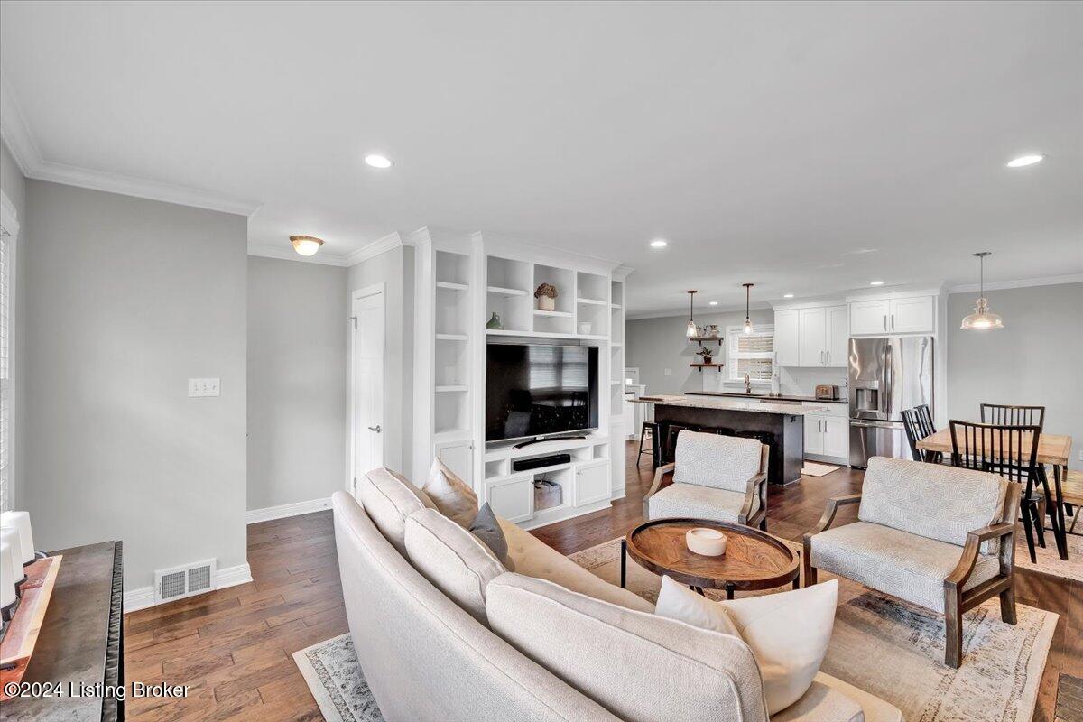 207 Brunswick Road Louisville, KY 40207 - Photo 5 of 38 Living Room