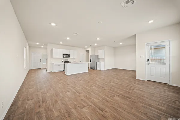 $2,000 | 5830 Cosmic Crisp, San Antonio, TX 78252