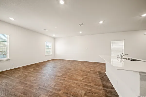 $2,000 | 5830 Cosmic Crisp, San Antonio, TX 78252